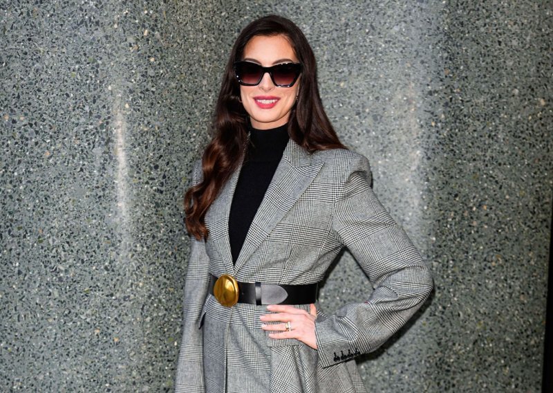 Poslovni stil ne mora biti dosadan: Stajling Anne Hathaway ima sve što treba za wow efekt