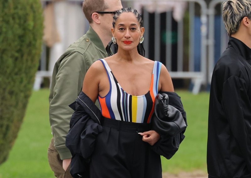 Elegantna zamjena za bermude: Ove hlače ponovno su u trendu, a nose se s lakoćom