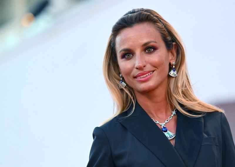 Smijenjena ravnateljica opere koja je reklamirala šampon, a ministar ju je zvao 'princezom'