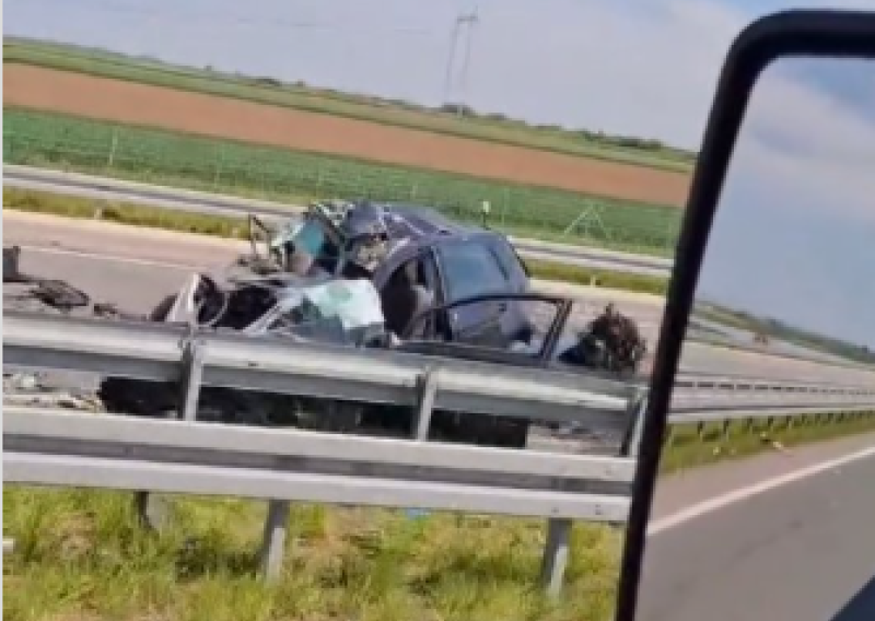 Strava u Srbiji: Jurio 130km/h u krivom smjeru pa se zabio u auto, poginulo četvero mladih