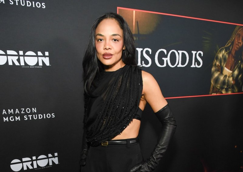 Dramatični detalji u prvom planu: Zvijezda Netflixove hit serije servirala crnu eleganciju