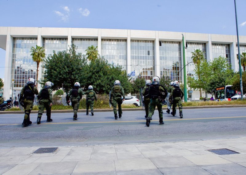 Drama u Ateni: Napadač (89) zapucao na dvije lokacije, ima i ranjenih