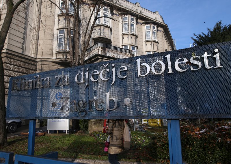 Maloljetnika teško ozlijedio pa pobjegao, oglasila se bolnica