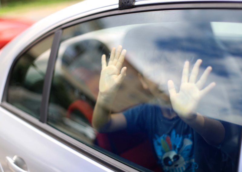 Bezazleni sudar pretvorio se u tragediju: Ovo nikako ne smijete raditi s djecom u autu