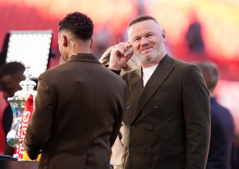 Rooney nakon spektakla u Parizu: 'Slušajte me sad...'