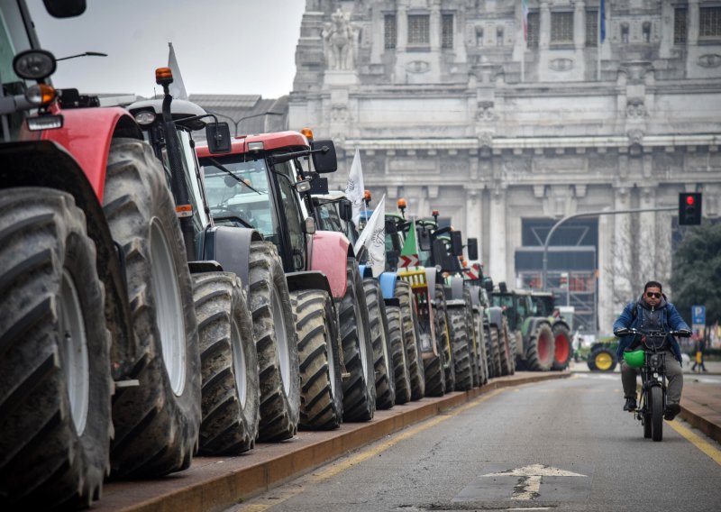 Grčka više neće biti najzaduženija zemlja EU-a? Evo koja zemlja preuzima neslavni vrh
