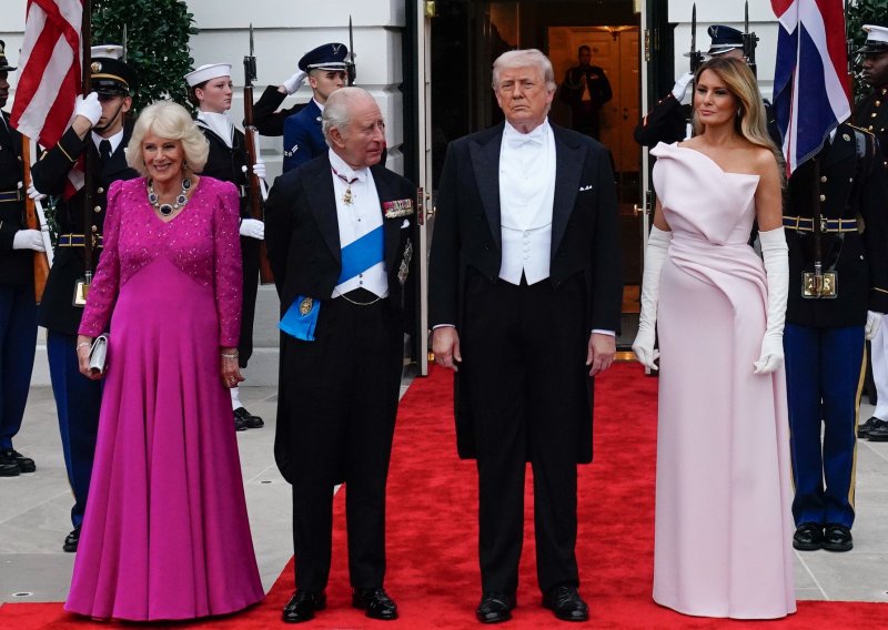 Melania Trump u Dioru ukrala show u Bijeloj kući. Ovaj put izbor je pao na ružičastu haljinu