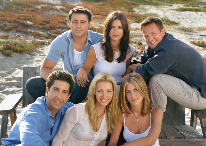 Lisa Kudrow otkrila koliko danas zarađuju 'Prijatelji', brojka bi vas mogla iznenaditi