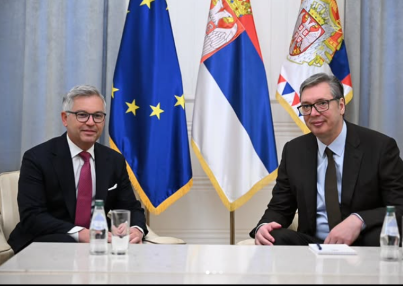 Bruxelles bijesan zbog posjeta europskog povjerenika Srbiji: 'Vučić će to iskoristiti za propagandu'