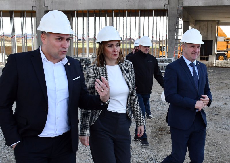 Županija diže kredit za završetak distribucijskog centra za voće i povrće u Požegi