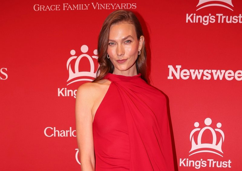 Minimalizam itekako može biti spektakularan: Karlie Kloss pojavila se u haljini koja nema konkurenciju