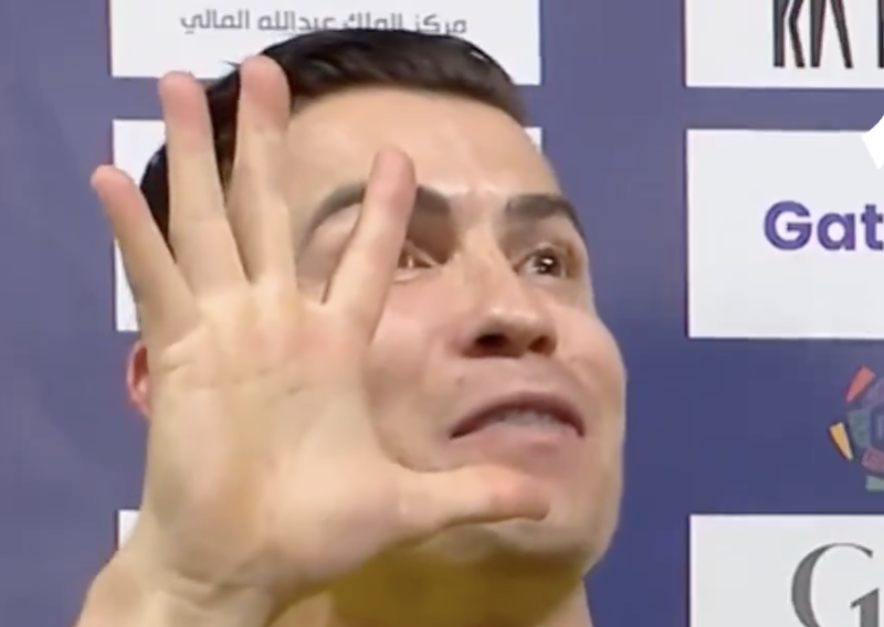 Pogledajte kako se Ronaldo navijačima hvali koliko je Liga prvaka osvojio