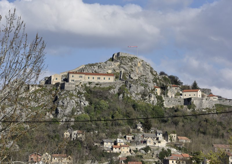 Pojačan budžet srednjoškolaca i studenata: U ovome gradu dobivaju stipendije do 170 eura