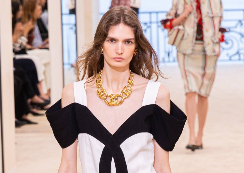 Ovo morate vidjeti: Chanel predstavio bizarne cipele bez potplata i izazvao lavinu kritika