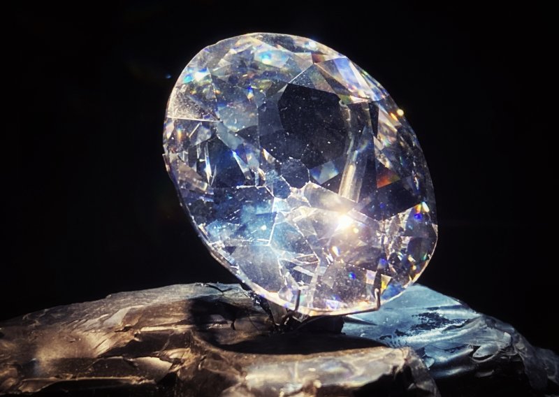 Gradonačelnik New Yorka kralju Charlesu: 'Vrati Indiji legendarni dijamant!'