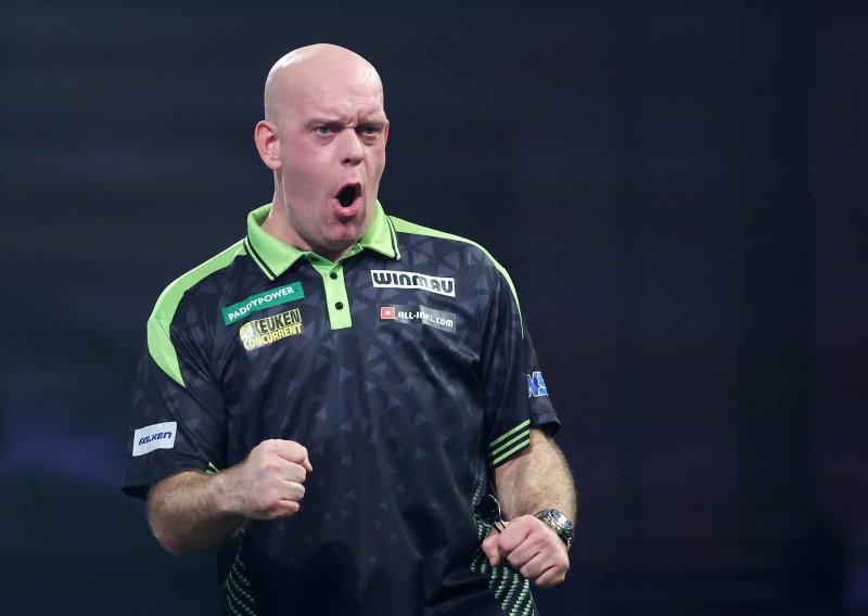 Velika pikado zvijezda završila u incidentu ispred bara: Objavljena snimka udarca