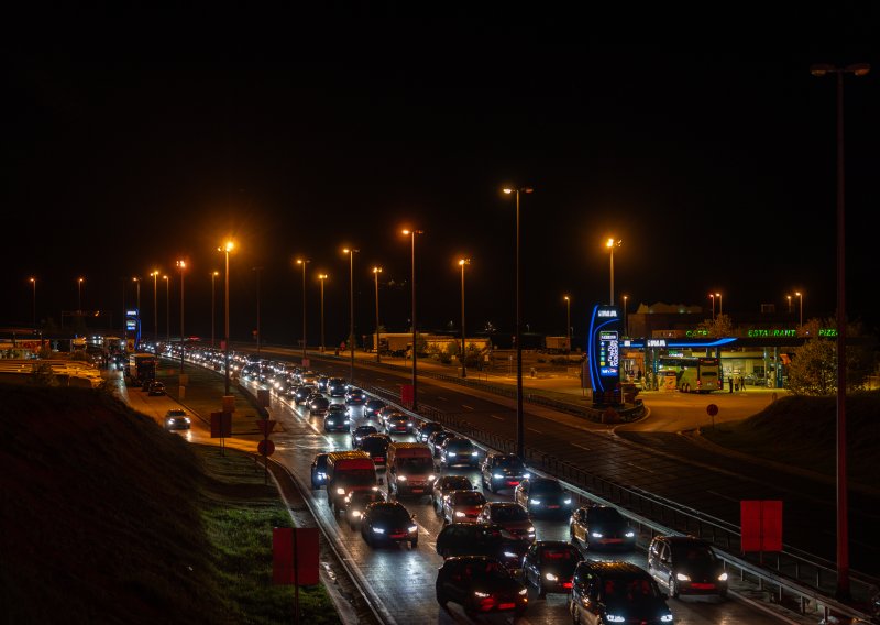 VIDEO Ogromne gužve na cestama - pogledajte kolonu na A1