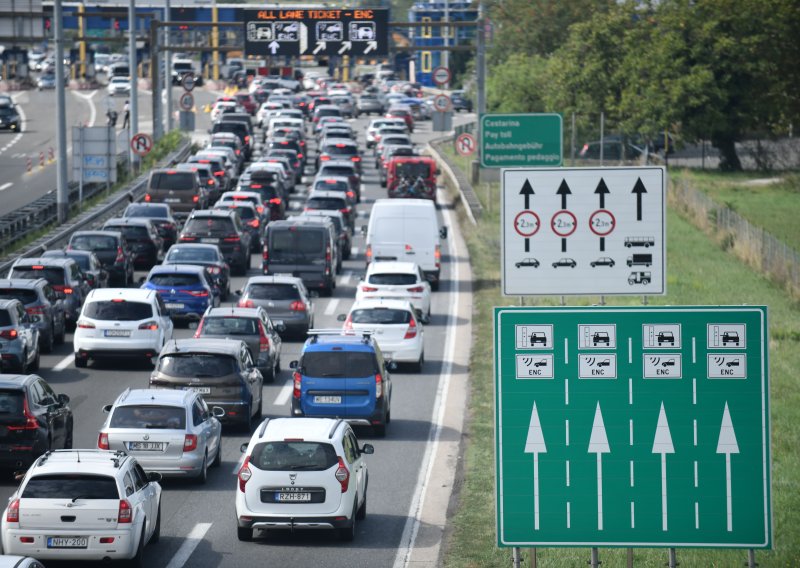 Gužve kod Lučkog prema moru, vjetar stvara probleme na Jadranskoj magistrali
