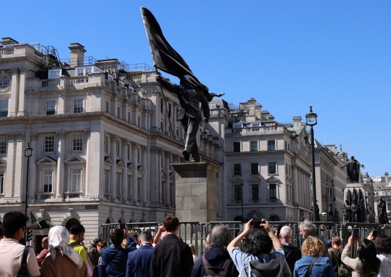 Nova skulptura u središtu Londona sve iznenadila, zna se tko stoji iza nje