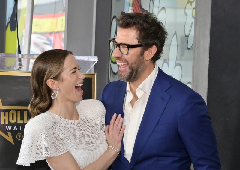 Kao da kamere ne postoje: Emily Blunt i John Krasinski ukrali pažnju na Stazi slavnih