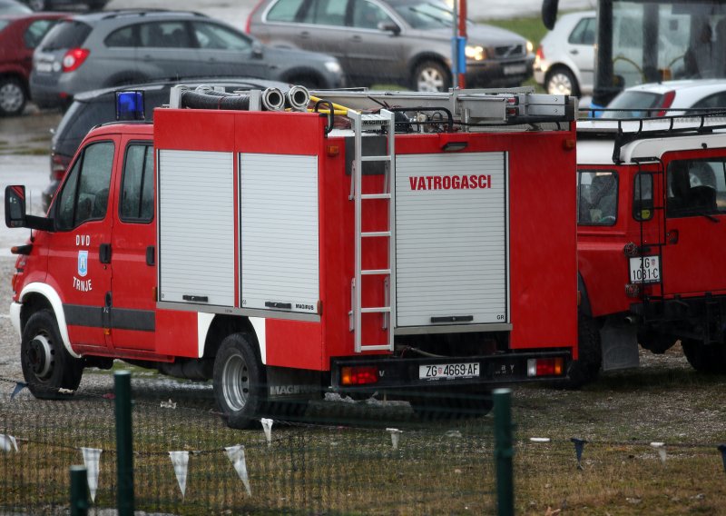 Gori na istoku Zagreba: Zapaljen glomazni otpad