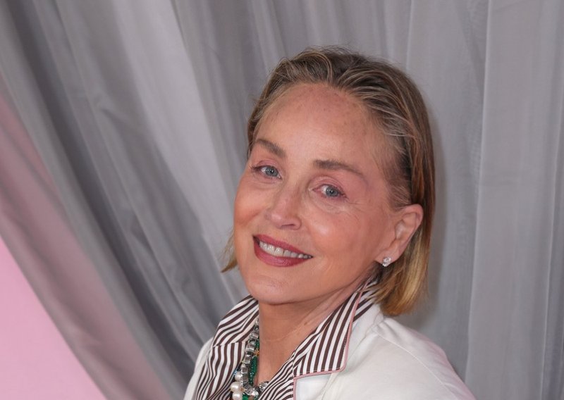 Bez filtera i retuširanja: Sharon Stone u bikiniju pokazala liniju kojom prkosi godinama