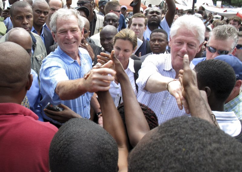 Bush ruku obrisao o Clintonovu košulju?