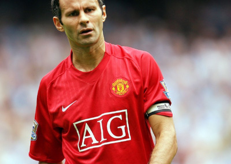 Giggs nabrijan: Liverpool mora platiti dug