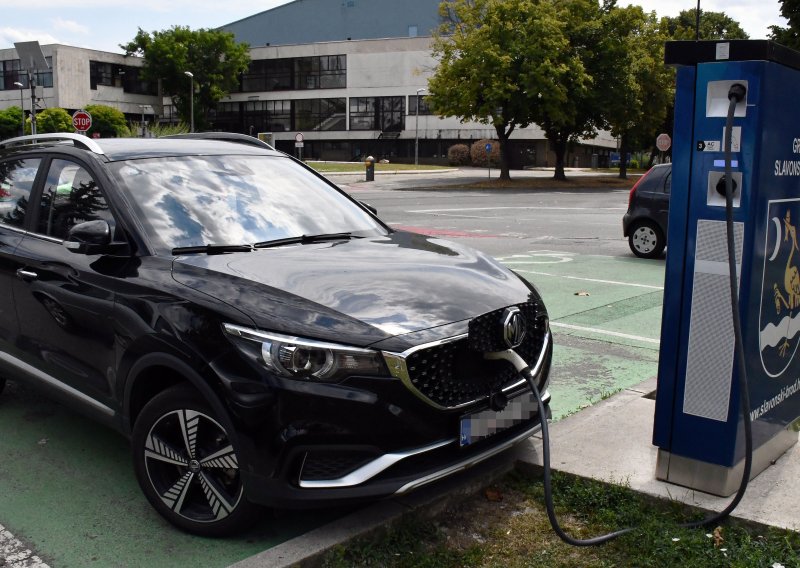 Punjenje električnog auta kod kuće: Izračunali smo koliko se stvarno uštedi