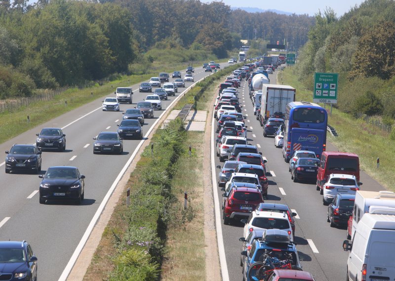 Krenule velike kolone na autocestama, HAK: 'Kasnije će biti još gore'