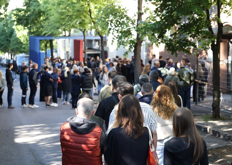 Šok na obilježavanju tragedije: Netko bacio topovski udar među građane u Beogradu