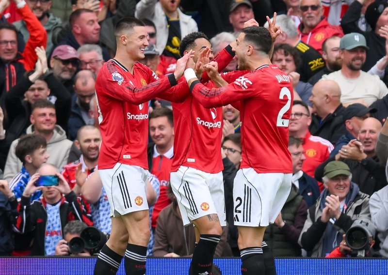 Manchester United u ludoj utakmici svladao Liverpool i osigurao Ligu prvaka