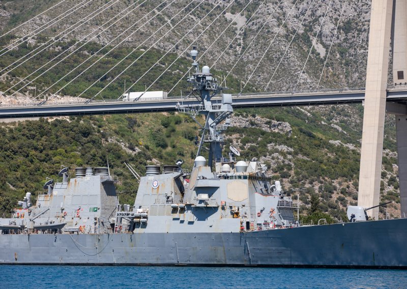 Milanović o američkom razaraču u Dubrovniku: Ne bi puštao bez odluke Sabora