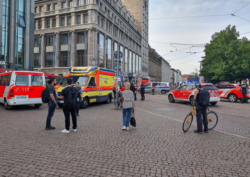 Automobilom se zaletio u masu usred Leipziga, ima mrtvih. Policija uhitila vozača