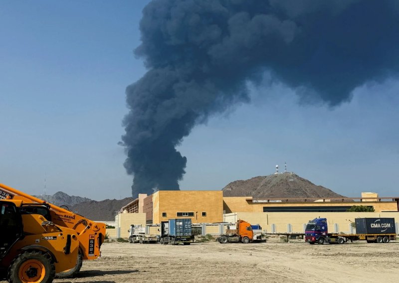 UAE optužuje Iran za napad dronom: 'Izbio je požar u zoni naftne industrije'