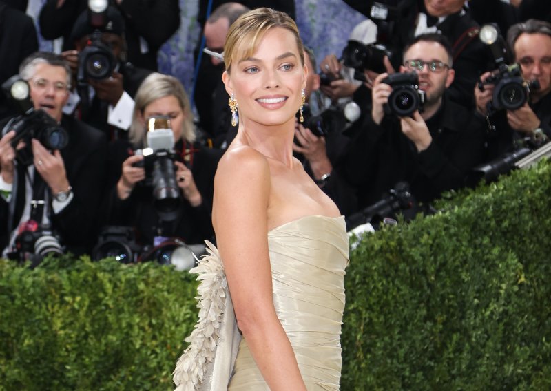 Za zlatnu haljinu Margot Robbie trebalo je 761 sat rada: Chanel je stvorio spektakl večeri
