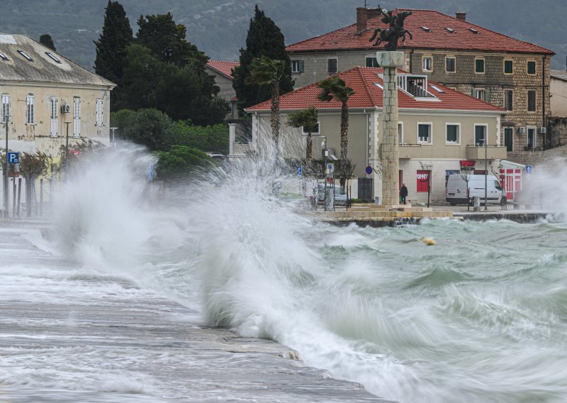 Na snazi meteoalarm zbog snažne južine: Slijede dosta nestabilni dani