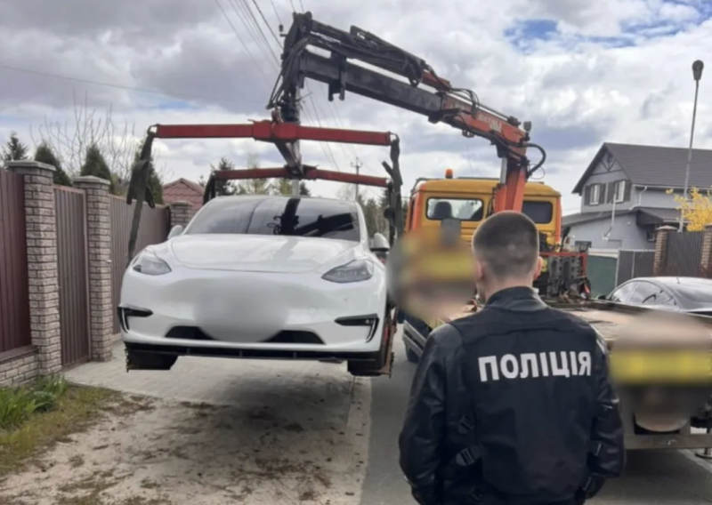 Razotkrivena korupcija u regrutaciji Ukrajinaca, zaplijenjena luksuzna vozila i hrpa novca