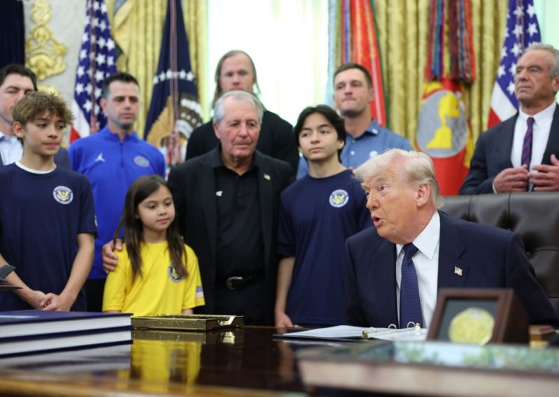Trump okupio djecu pa im pričao o strahotama u Iranu: 'Ravno između očiju'