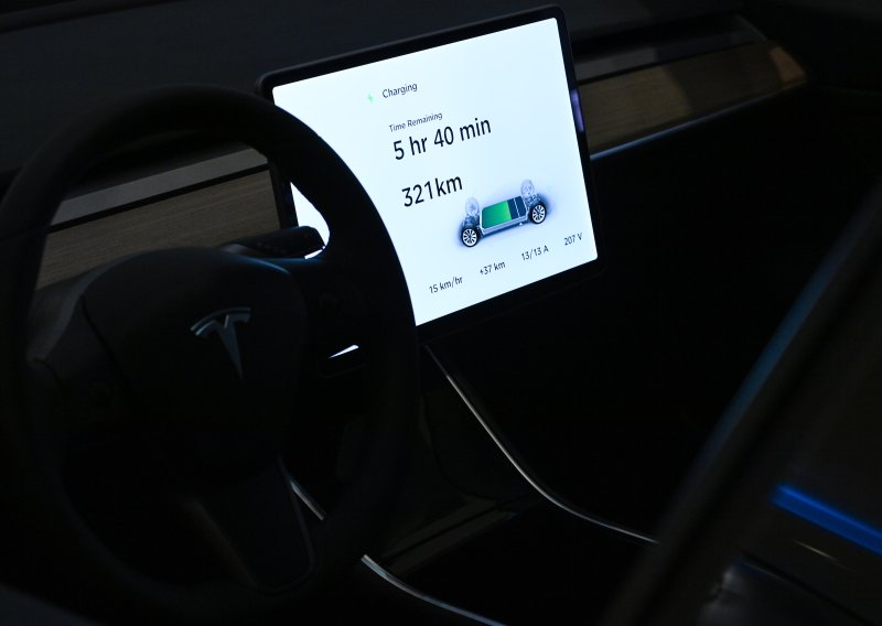 Kraj ere ogromnih ekrana? Nova pravila mijenjaju unutrašnjost automobila