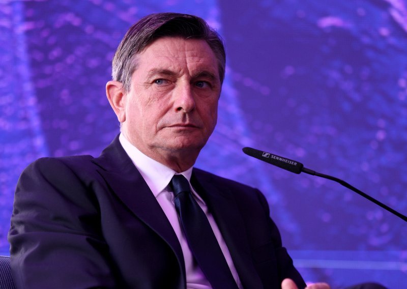 Borut Pahor hospitaliziran nakon biciklističke nesreće: 'Prijelom ključne kosti i lopatice'