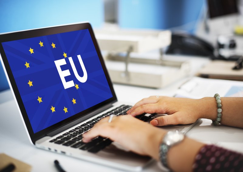 EU ublažava zakon o umjetnoj inteligenciji, kritičari spominju utjecaj tehnoloških divova
