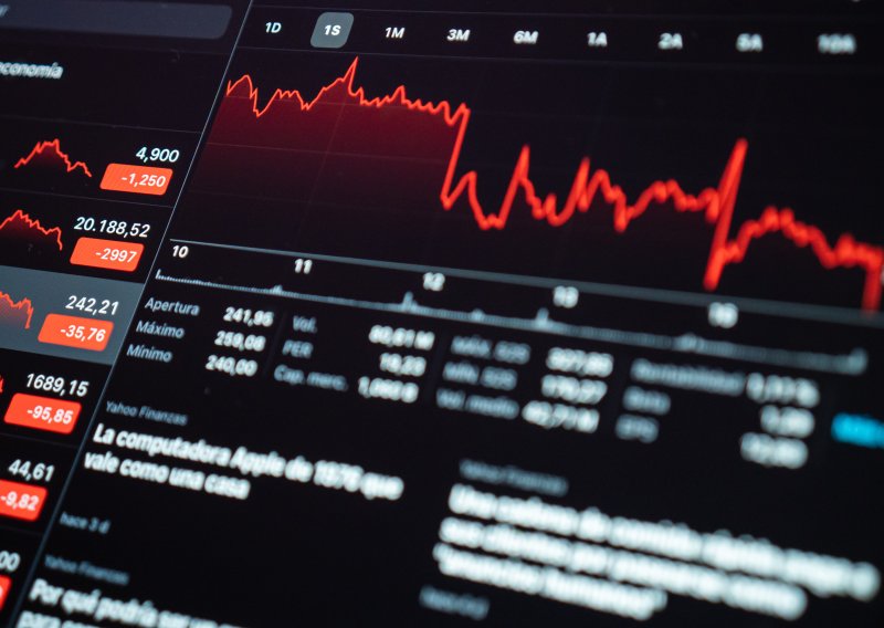 Svjetski dug snažno raste, investitori oprezniji prema američkim obveznicam