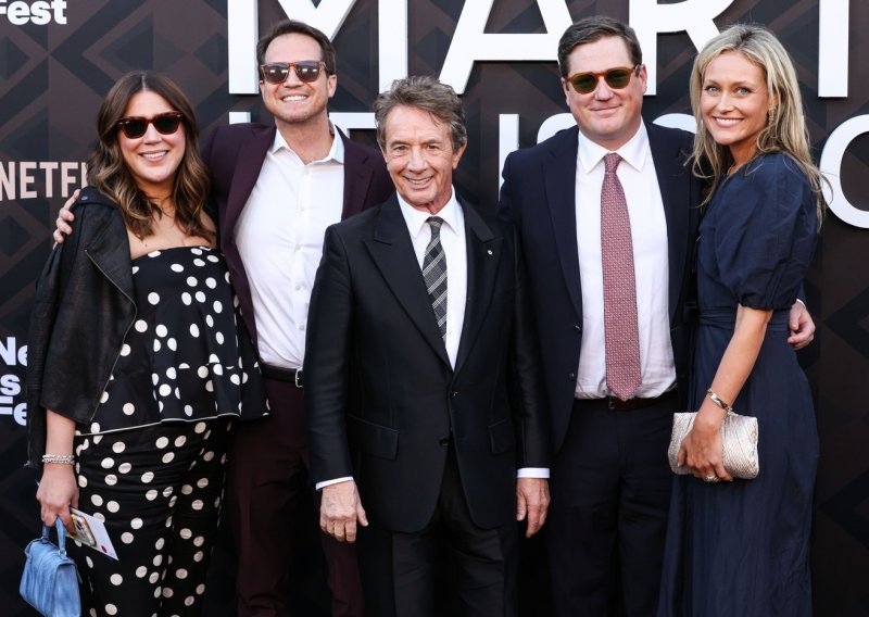 Martin Short prvi put na crvenom tepihu od smrti kćeri; sinovi su mu bili oslonac na Netflixovoj večeri
