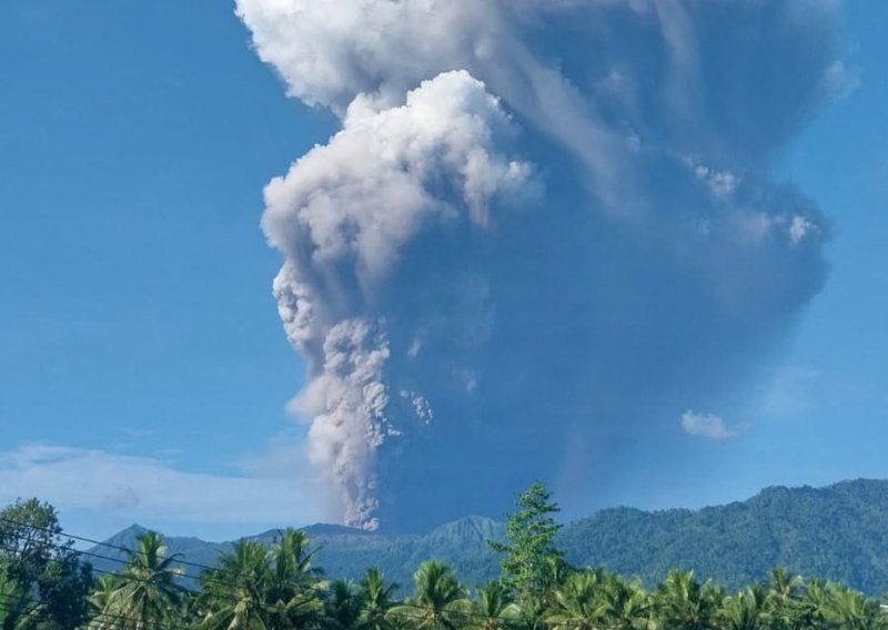 Erupcija vulkana u Indoneziji odnijela tri života, planinari ignorirali zabranu penjanja