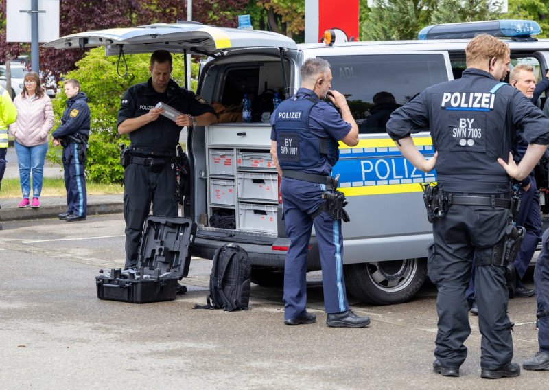 Drama u Njemačkoj: Naoružani otmičari upali u banku, talačka kriza traje satima