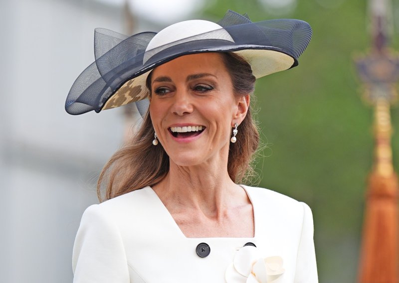 Nitko prije nje to nije učinio: Kate Middleton odbila pustiti princa Andrewa čak i na sporedna vrata