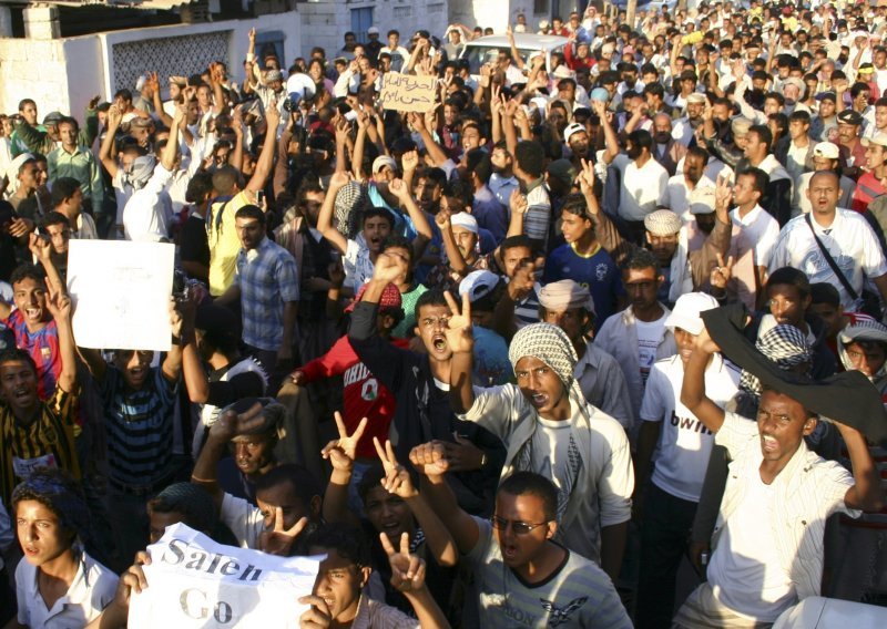 Deseci tisuća na prosvjedima u Jemenu