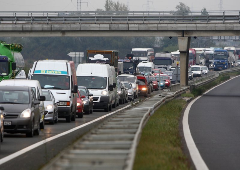 Vozači, oprez! Predmet na autocesti A4, vozi se uz ograničenje brzine