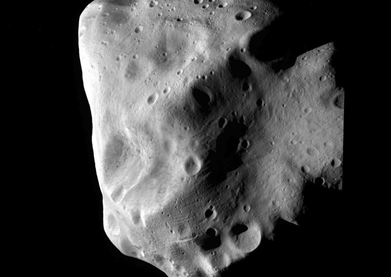 Satelit Roseta iz blizine snimio golemi asteroid